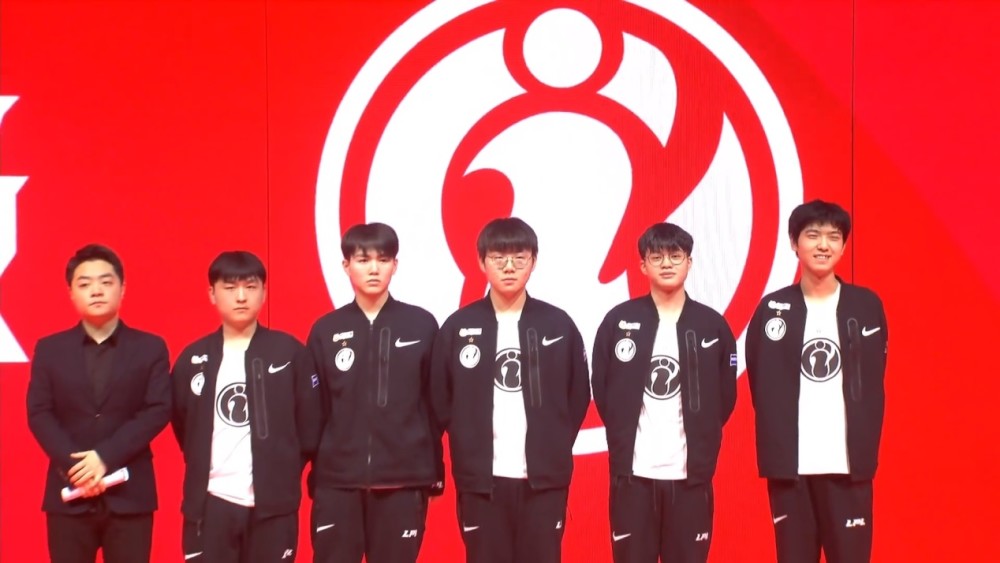 然而足球的 然而足球的