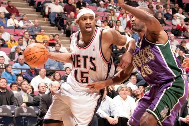 他愤怒地指 他愤怒地指