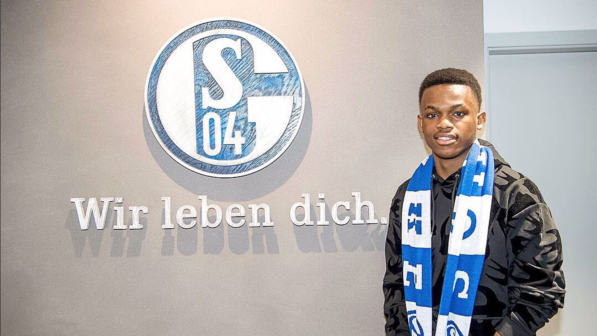 拉维亚的表 拉维亚的表