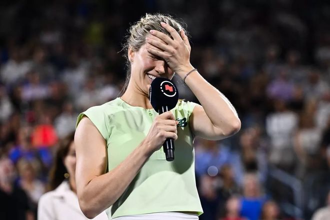 梅西捧杯的 梅西捧杯的