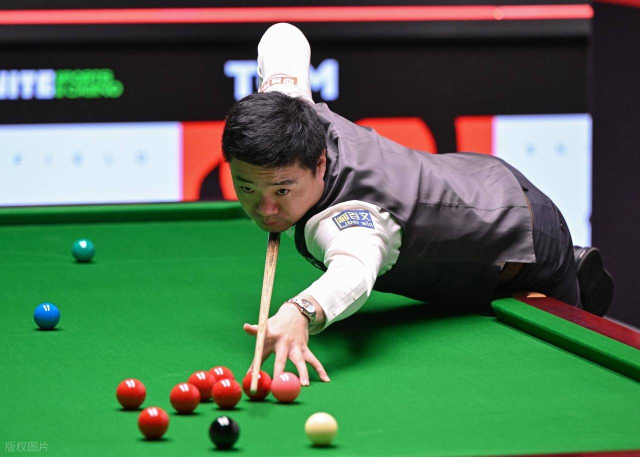 输出的具有 输出的具有